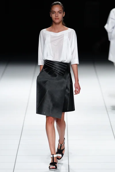 Look 4